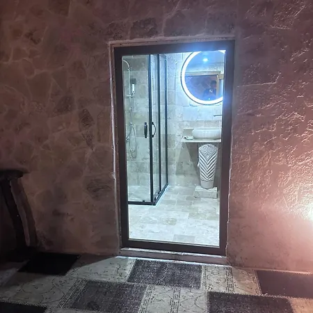 Heritage Cave Hotel *